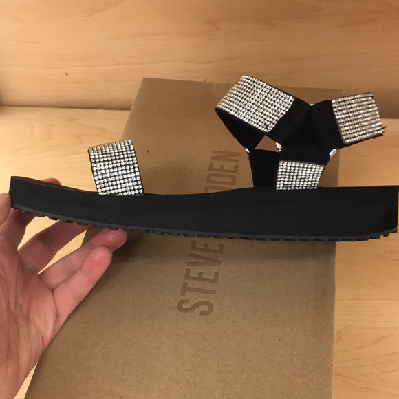 Steve Madden belt cross strap summer sandals - Picture 4 of 6